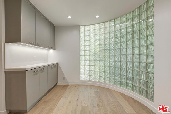 Building Photo - 2142 Century Park Ln