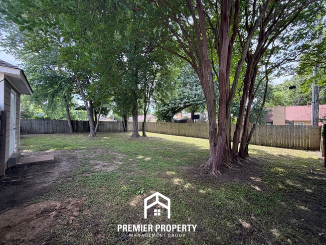 Building Photo - Charming 3BR/2BA Bartlett Area Home | Brick Fireplace & Bay Window