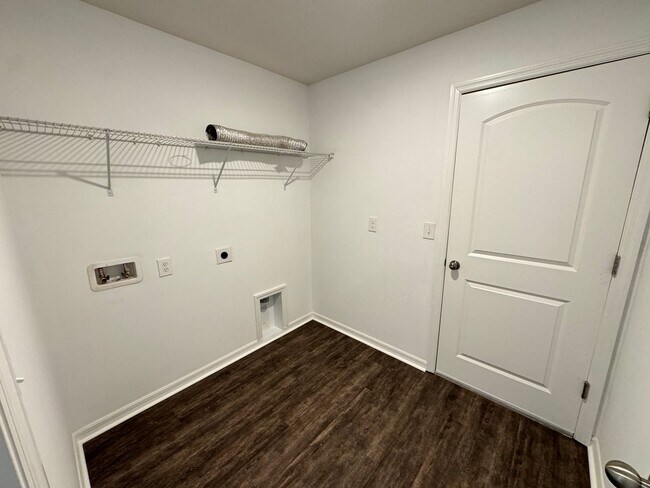 Building Photo - BEAUTIFUL, 4 bedroom, 2 bathroom Home in Poinciana!! Cable & Internet Included with Rent!!