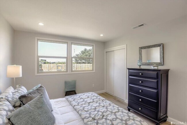 Building Photo - 504 Arguello Blvd