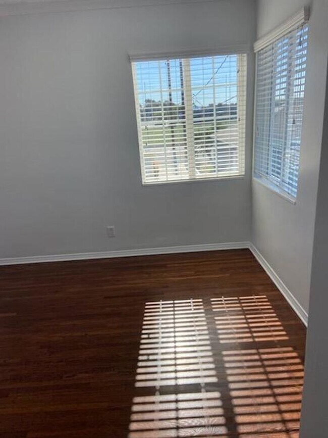 Building Photo - 5213 W 120th St