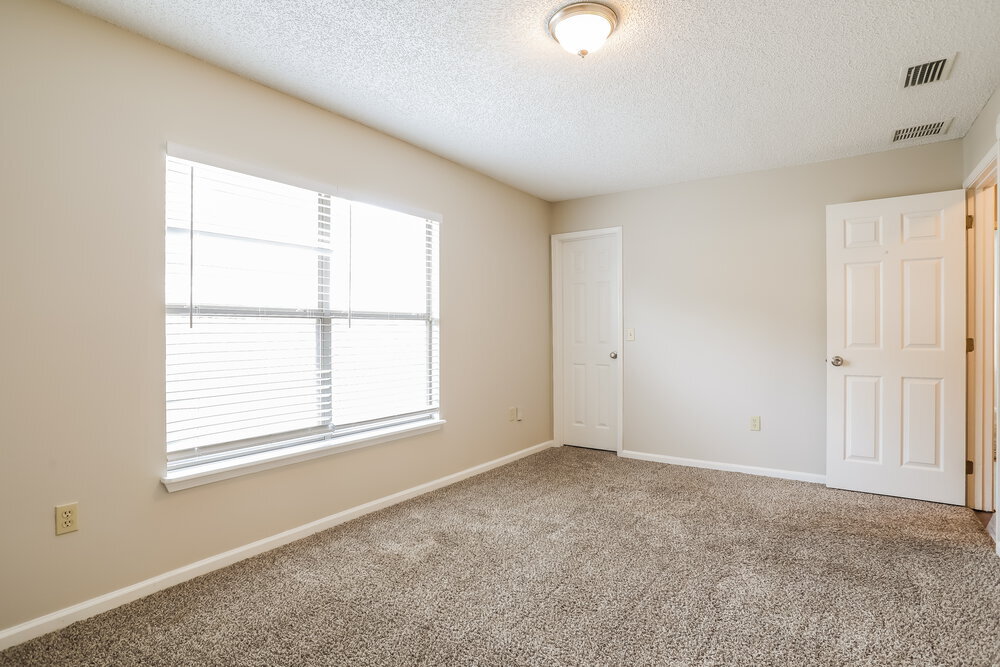 Building Photo - 411 Willow Green Dr