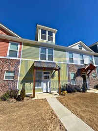 Building Photo - Beautiful three bedroom townhome!