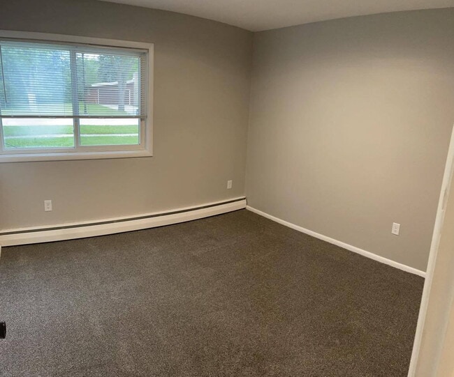 Building Photo - This adorable & newly remodeled 2 bed/1 ba...