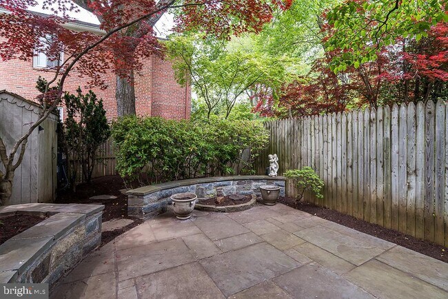 Building Photo - 3500 Hamlet Pl