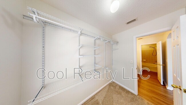 Building Photo - 448 Sherwood Oaks Dr