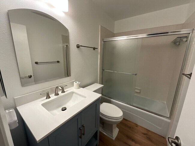 Building Photo - 1702 Capri Cir
