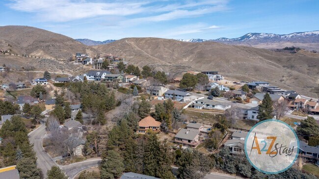 Building Photo - Executive Rental in North End Foothills