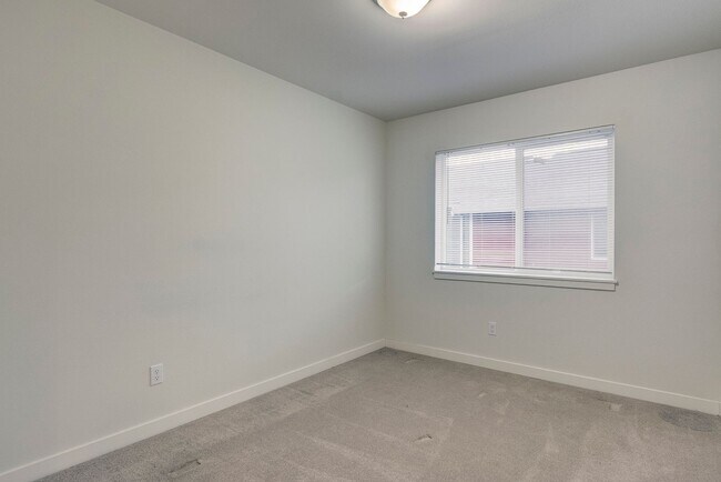 Building Photo - 3 Bedroom/2 Bath  townhouse in Kettlecove community