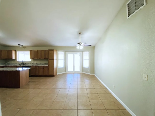 Building Photo - 705 W Nopal Pl