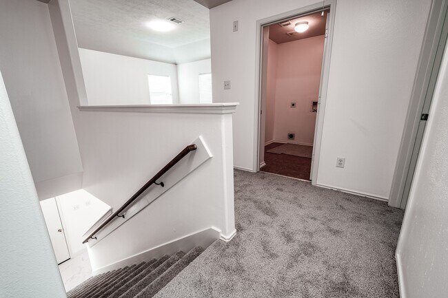 Building Photo - 4435 Crossvine Ave