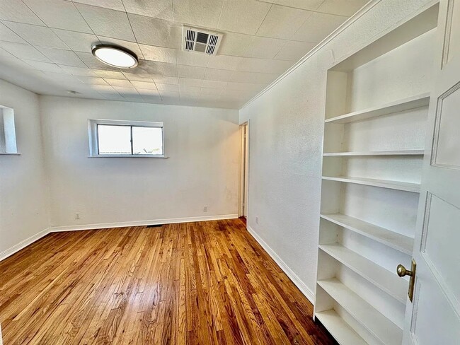 Building Photo - 819 15th St