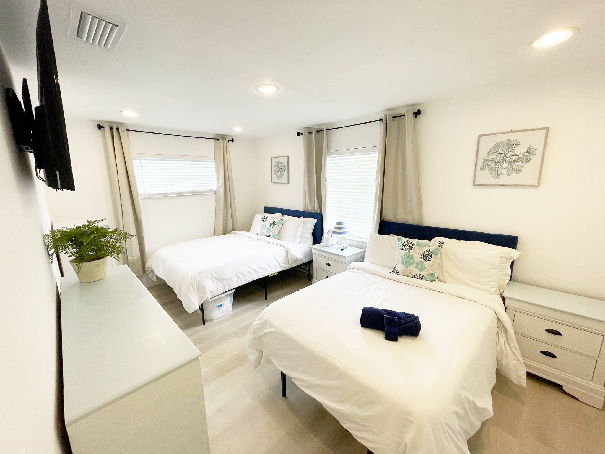 Building Photo - 5901 28th Ave N