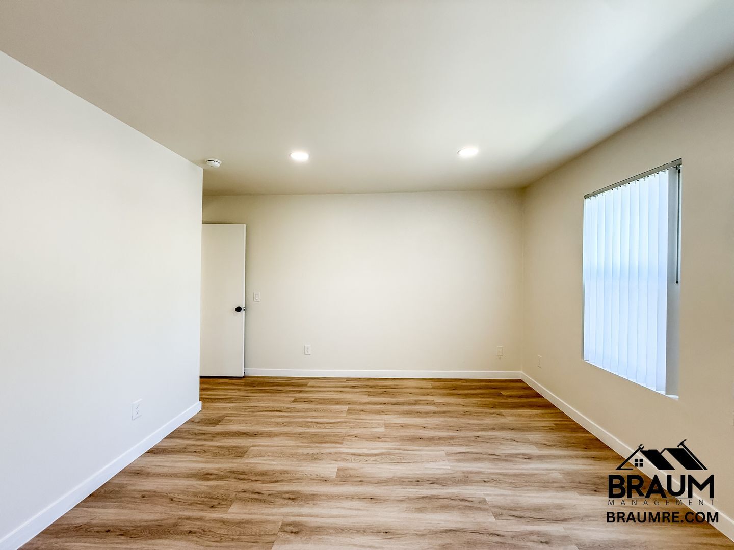 Building Photo - 15000 Burbank Blvd