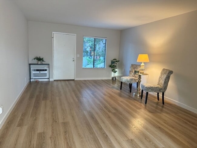 Building Photo - Irvine 2 bedroom with Upgrades