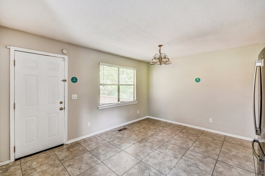 Building Photo - 1121 Sunscape Cir