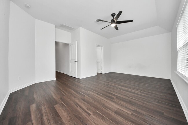 Building Photo - 10306 White Fir Villa Ave