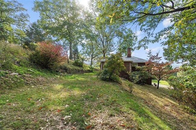 Building Photo - 8966 Knoll St