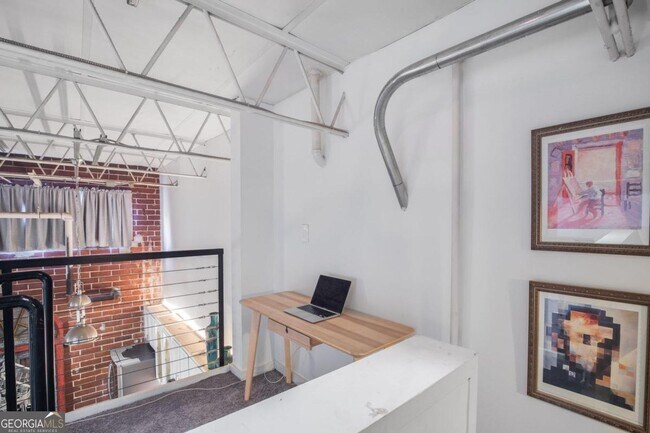 Building Photo - 174 Chester Ave SE