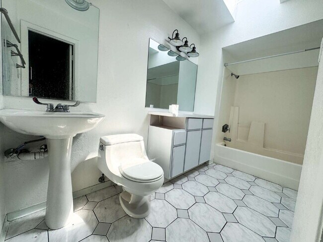 Building Photo - "Spacious 3-Bedroom Oasis in Yuma - 2,721 ...