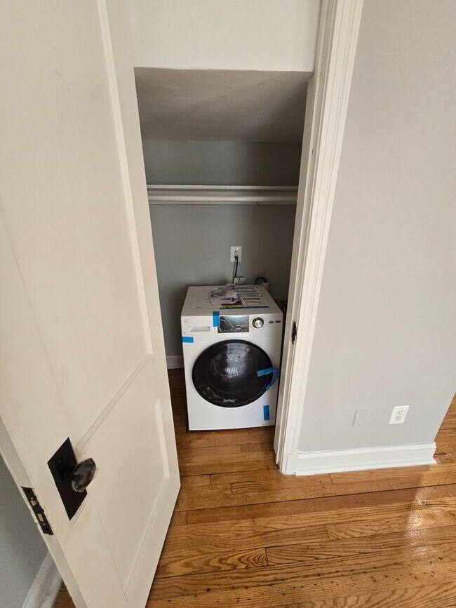 Building Photo - 1128 16th St NE