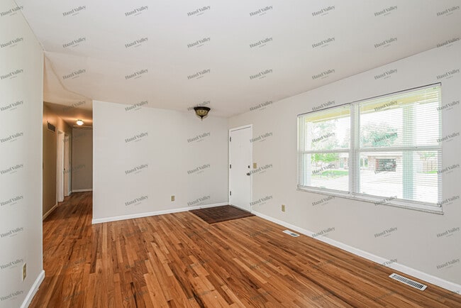 Building Photo - 2920 Mallard Dr