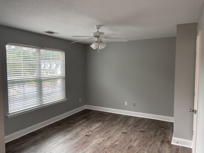 Building Photo - 273 Vining Way