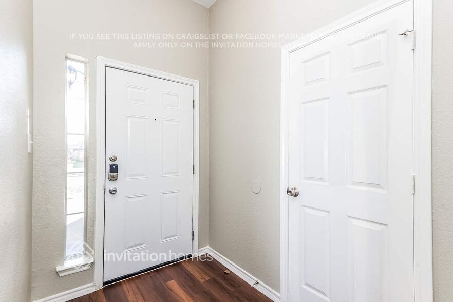 Building Photo - 8175 Spruce Valley Dr