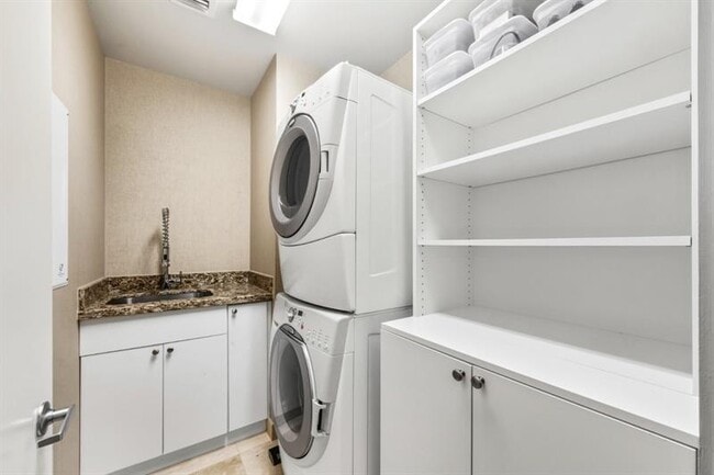 Building Photo - 61 Isle of Venice Dr