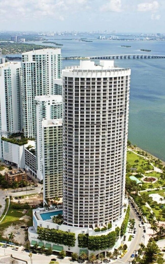 Building Photo - 1750 N Bayshore Dr