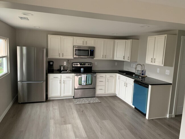 Building Photo - 34 Westview Pl