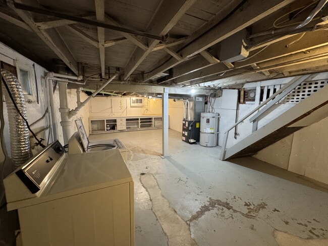 Building Photo - Bungalow in the Heart of Hawthorne Neighbo...