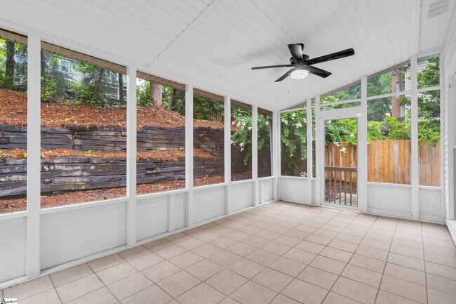 Building Photo - 125 River Way Dr