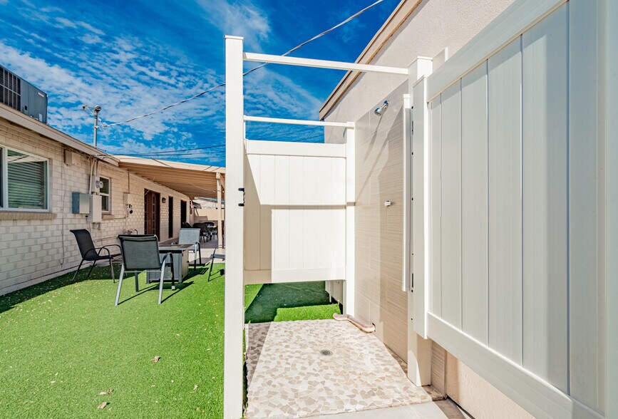 Outdoor Shower - 3801 N Hayden Rd