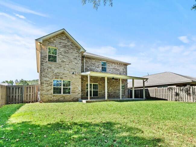 Building Photo - 114 Summer Pointe Ln NW