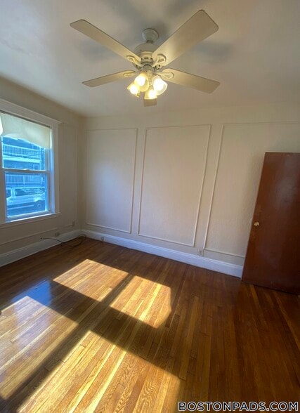 Building Photo - 19 Mora St