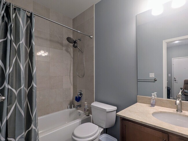 Building Photo - 2518 N Willetts Ct