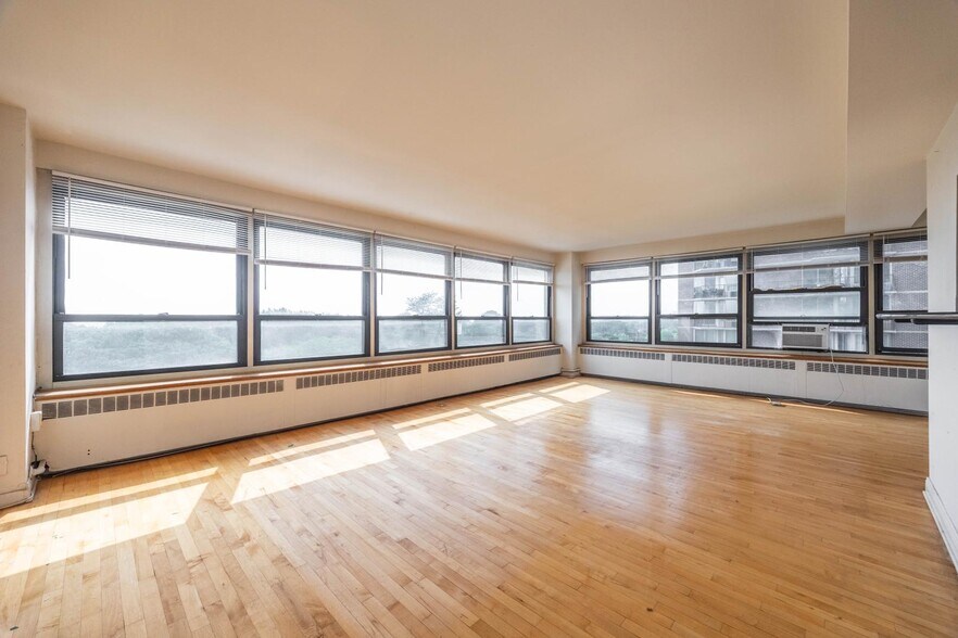 Building Photo - 4180 N Marine Dr