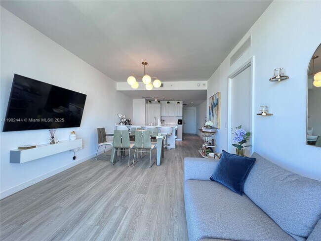 Building Photo - 501 NE 31st St