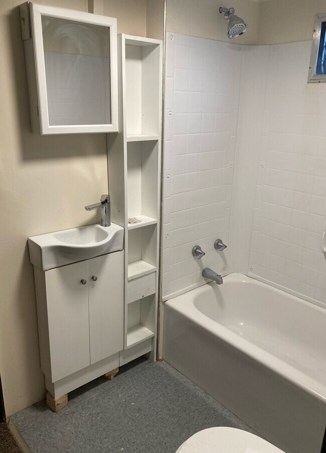 Building Photo - 2006 E Prospect Rd