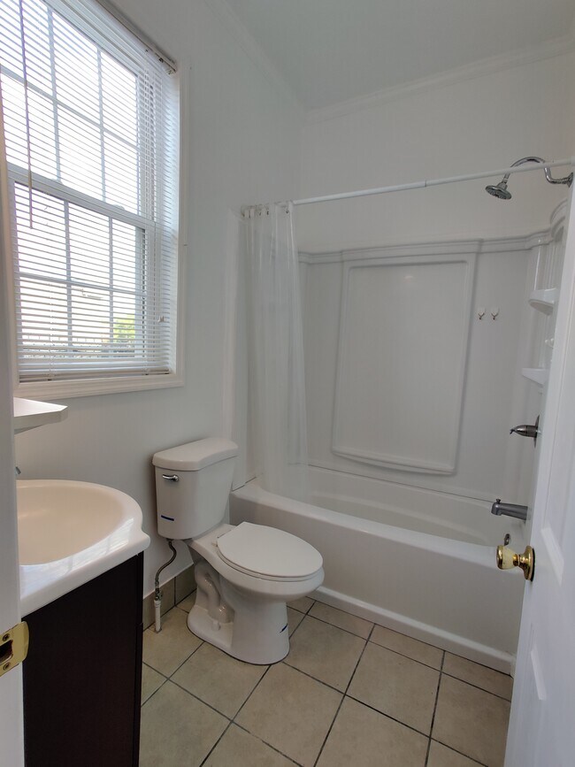 Building Photo - 1712 Jenkins St