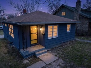 Building Photo - **READY NOW** 4 Bedroom/2 Bath Home In KCMO