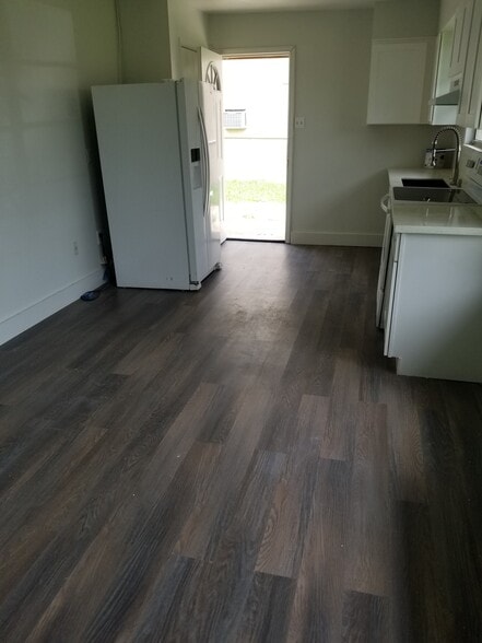 View from Den/Dining Room into Kitchen - 1009 West St