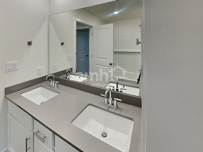 Building Photo - 4727 85th Dr NE