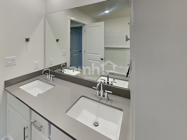 Building Photo - 4751 85th Dr NE