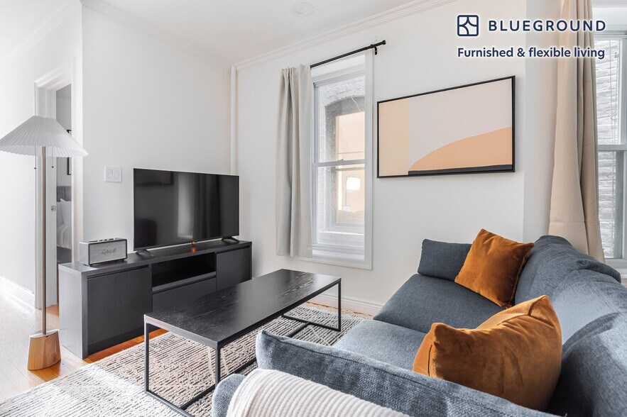 Building Photo - 363 W 17th St