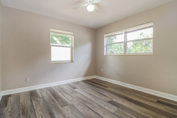 Building Photo - 2145 25th Ave N