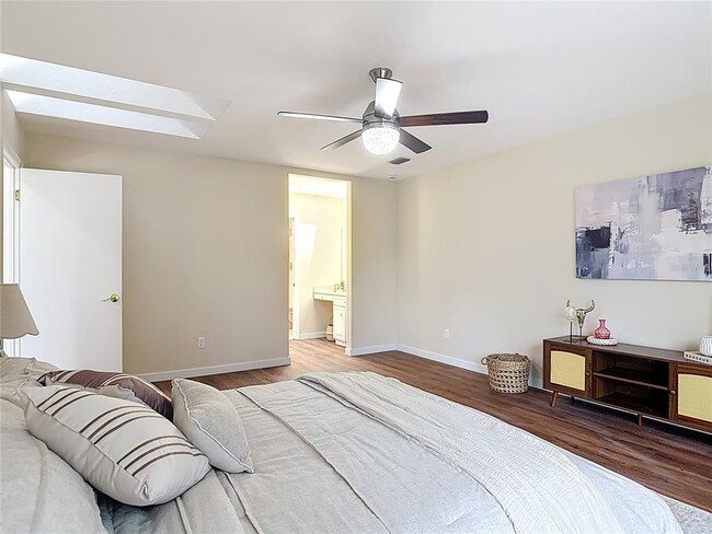 Building Photo - 289 Gull Dr S