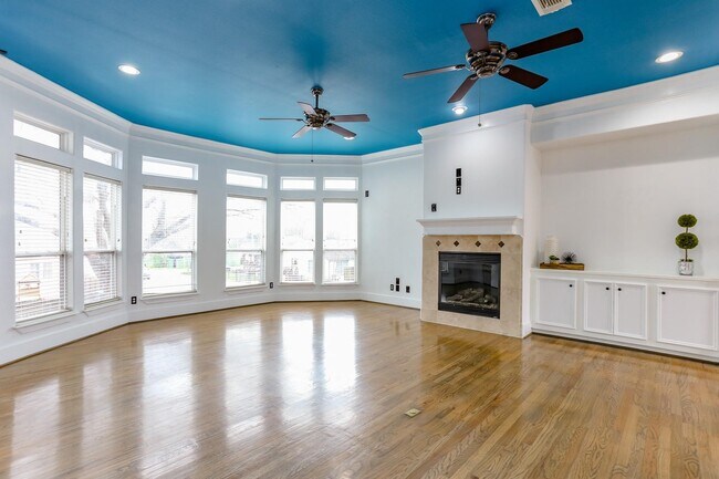 Building Photo - 306 Enid St