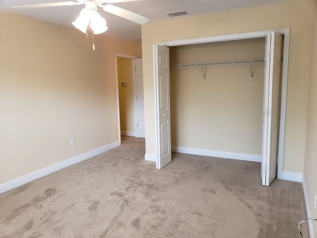 Building Photo - 3 bedroom town home for rent early January 2026, gated community with a garage for $1725 per month